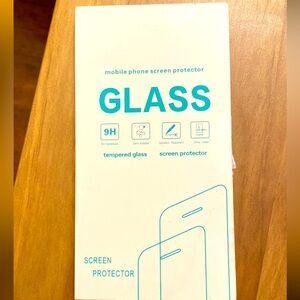 2 Screen Protectors + Privacy Screen; iPhone 11-13, NIB